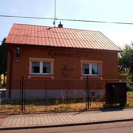 Kavarna Lucie S Ubytovanim Горни-Терлицко Экстерьер фото